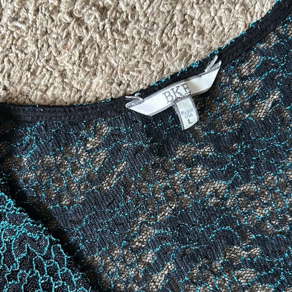 teal lace ruffled tank top - Picture 3 of 4